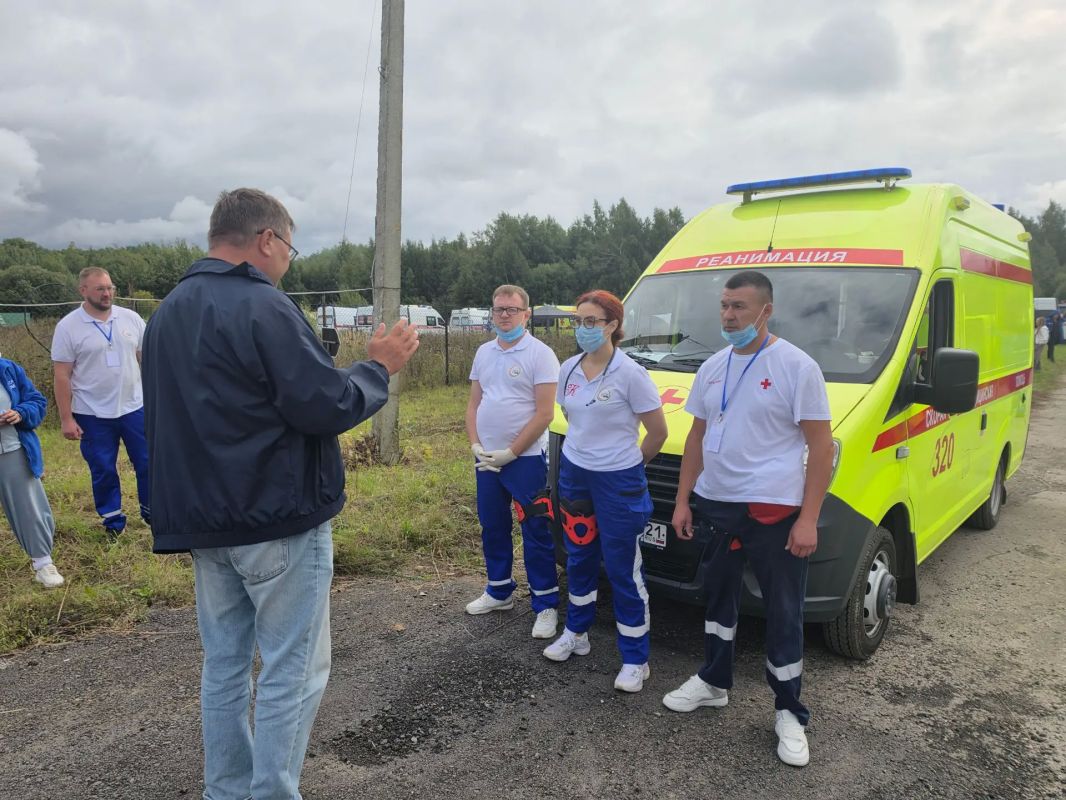 Команда из Казани вернулась с IV Чувашского межрегионального конкурса профессионального мастерства служб медицины катастроф и скорой медицинской помощи с тремя кубками: Команда из Казани вернулась с IV Чувашского межрегионального конкурса профессионального мастерства служб медицины катастроф и скорой медицинской помощи с тремя кубками: