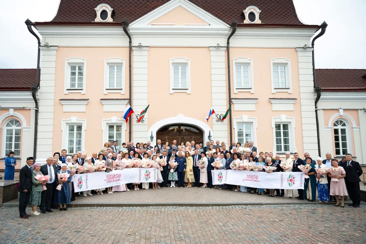В Казанском Кремле чествовали семьи, которыми гордится Татарстан В Казанском Кремле чествовали семьи, которыми гордится Татарстан
