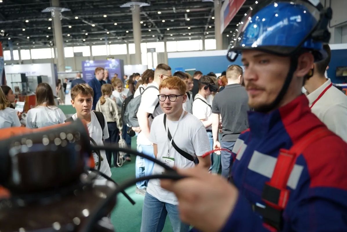 400 школьников со всей республики встретились на Молодежном дне 400 школьников со всей республики встретились на Молодежном дне