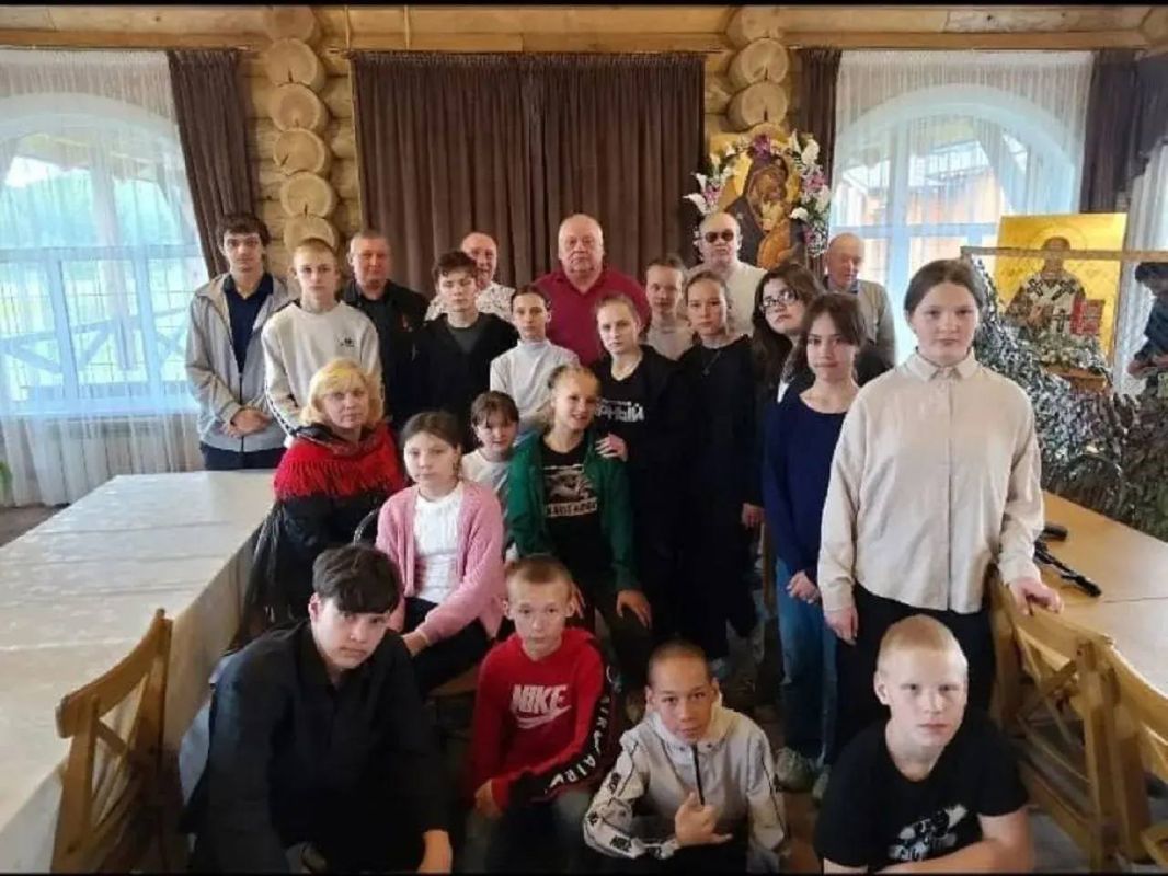 Прихожане храма свт. Саввы Сербского в Республике Татарстан плетут маскировочные сети