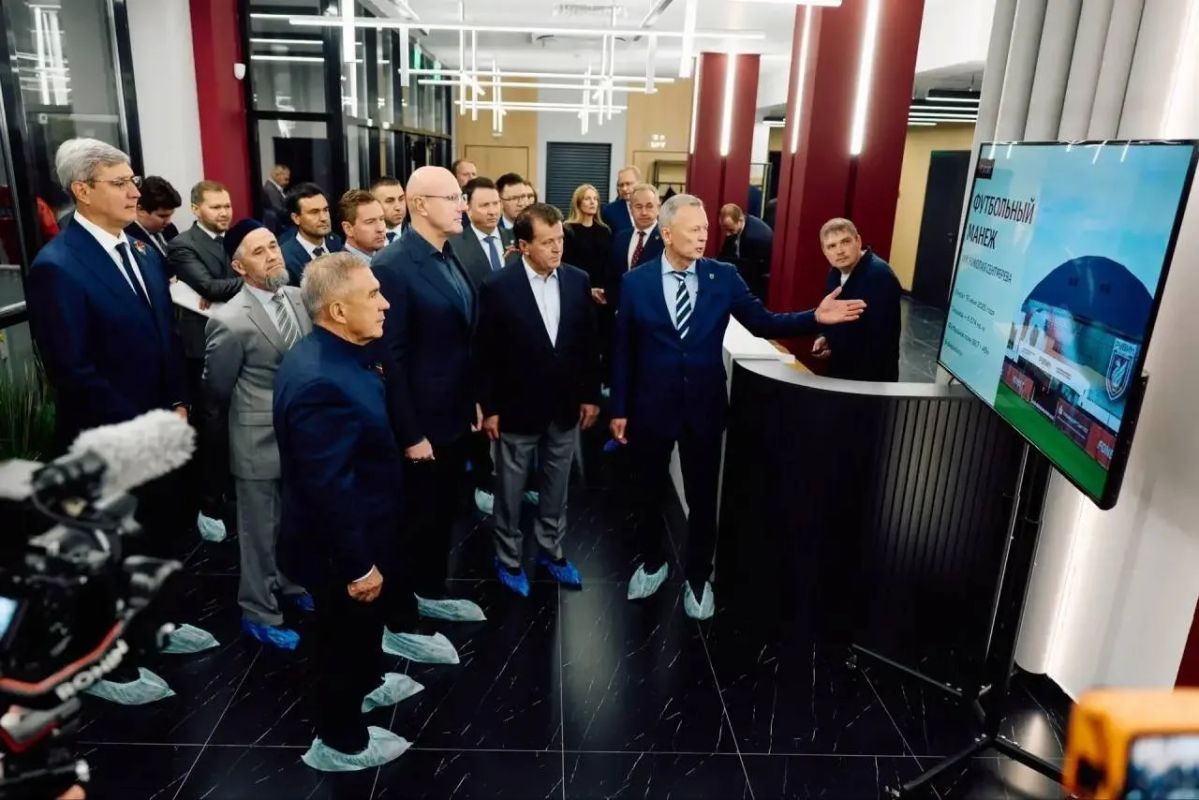 Дмитрий Чернышенко и Рустам Минниханов открыли Центр развития футбола в Казани Дмитрий Чернышенко и Рустам Минниханов открыли Центр развития футбола в Казани