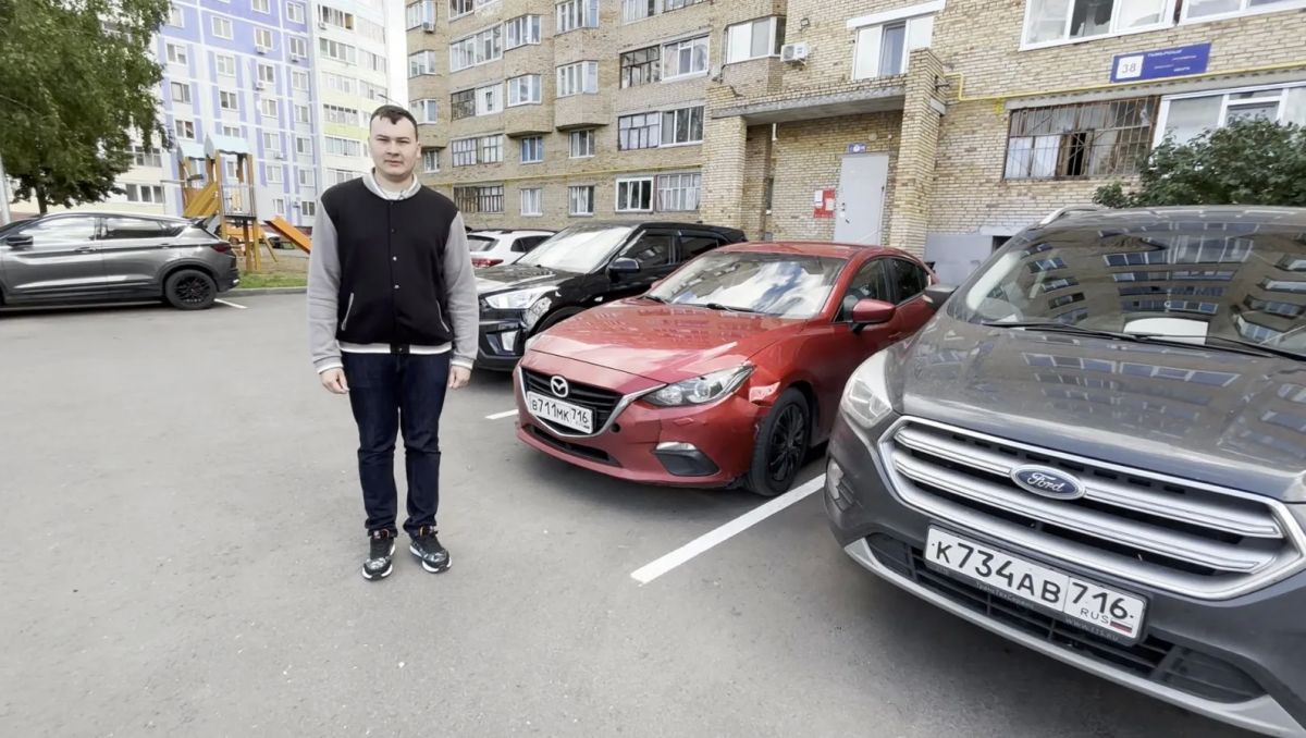 Жильцы дома Мира 38 на свои деньги нанесли разметку на дворовой парковке Жильцы дома Мира 38 на свои деньги нанесли разметку на дворовой парковке