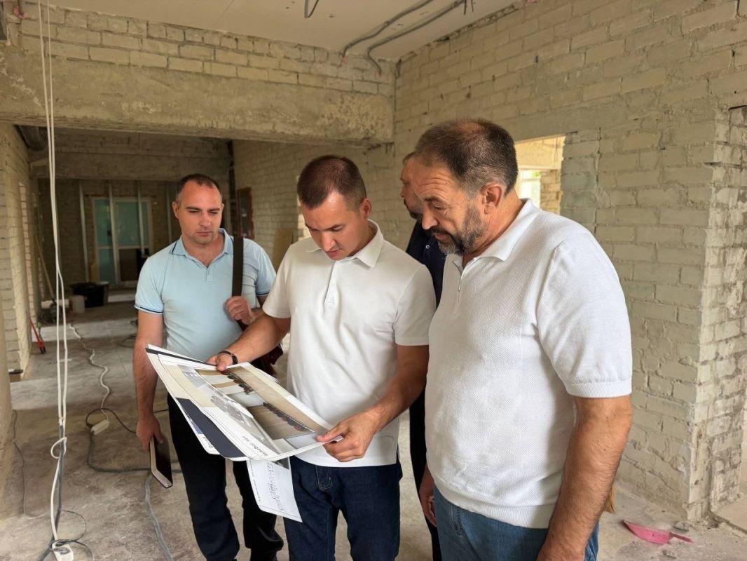 Премьерминистр Татарстана и руководитель администрации главы РТ проверили восстановленные объекты в подшефных РТ территориях