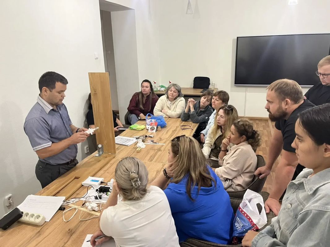 В Татарстане продолжается подготовка педагогических команд в рамках республиканского проекта «Физико-химический прорыв» В Татарстане продолжается подготовка педагогических команд в рамках республиканского проекта «Физико-химический прорыв»