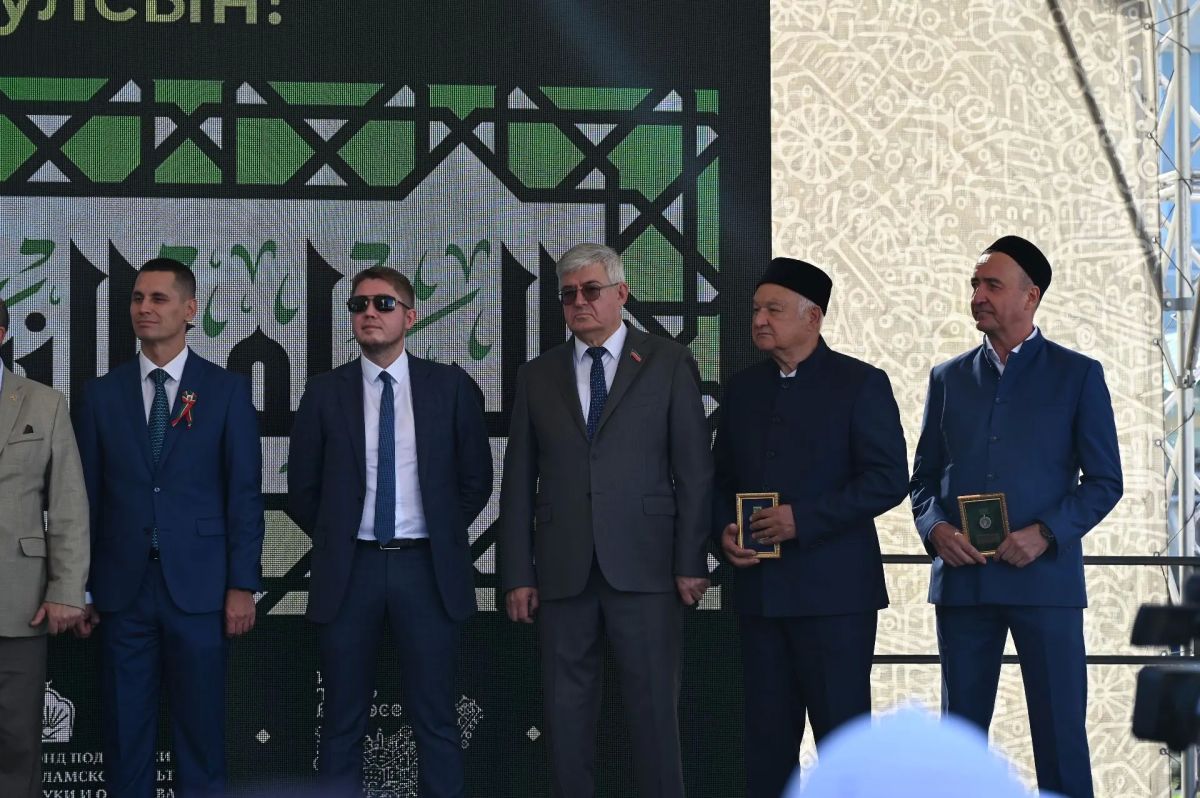 Сегодня в Казани на территории Старо-татарской слободы около мечети «Марджани» состоялся общегородской праздник Мавлид ан-Наби, приуроченный к рождению Пророка Мухаммада Сегодня в Казани на территории Старо-татарской слободы около мечети «Марджани» состоялся общегородской праздник Мавлид ан-Наби, приуроченный к рождению Пророка Мухаммада