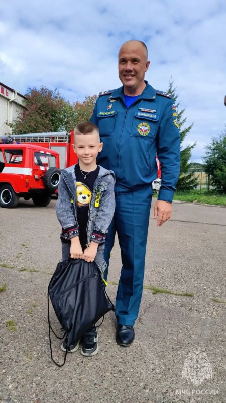 Зеленодольские пожарные организовали праздник для будущих первоклашек Зеленодольские пожарные организовали праздник для будущих первоклашек