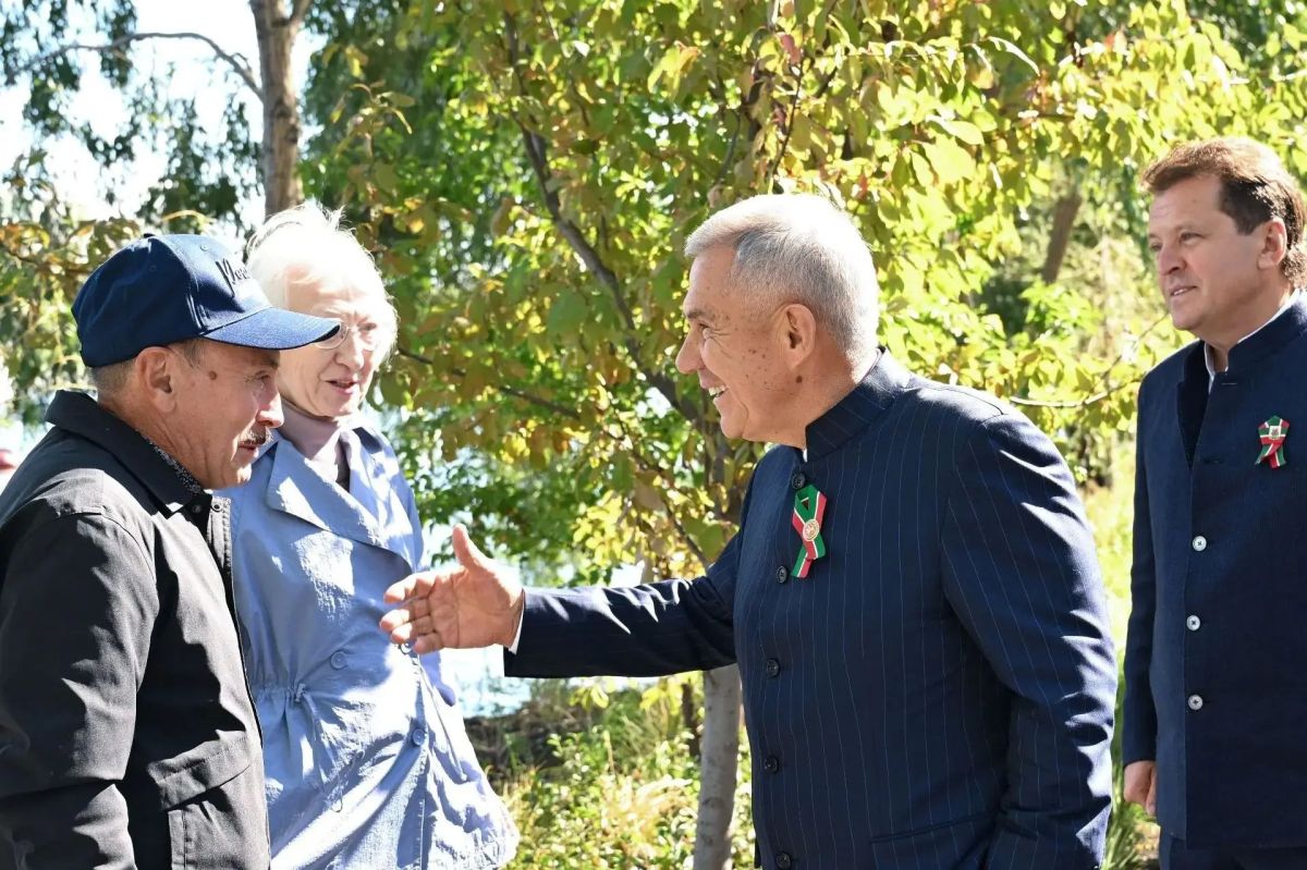 Рустам Минниханов: Наша столица принимает подарки ко Дню города и Дню Республики! С удовольствием прогулялись и оценили новый участок набережной озера Кабан Рустам Минниханов: Наша столица принимает подарки ко Дню города и Дню Республики! С удовольствием прогулялись и оценили новый участок набережной озера Кабан