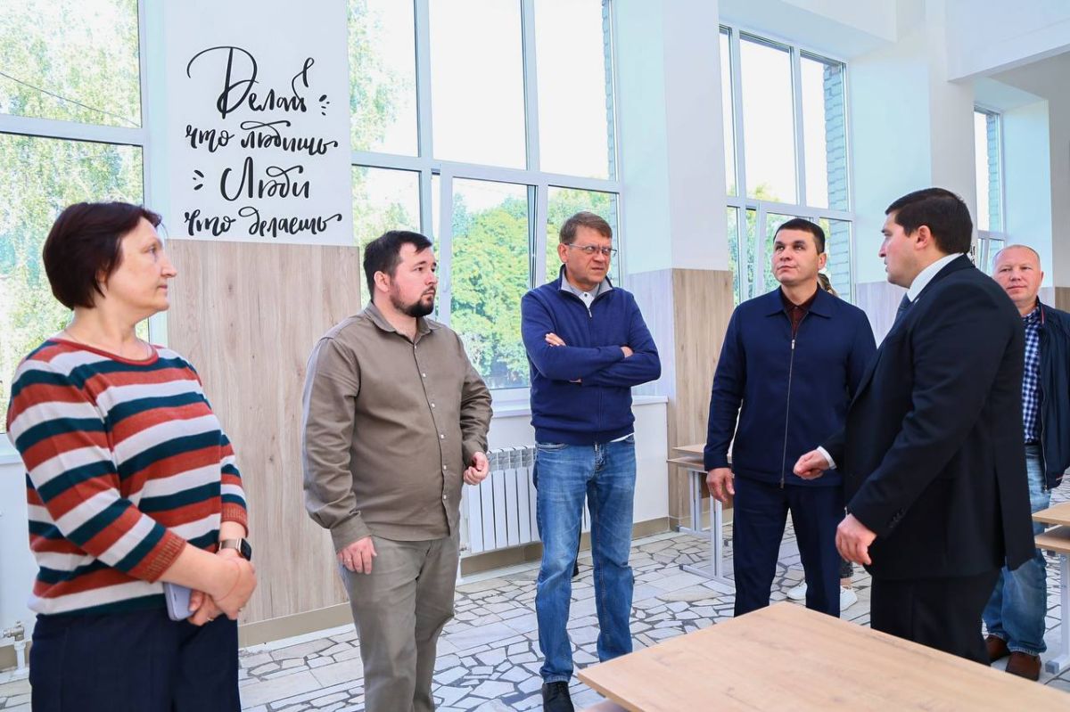 Радмир Беляев оценил ход капремонта домов, школьного пищеблока и дороги на дамбе в Нижнекамске Радмир Беляев оценил ход капремонта домов, школьного пищеблока и дороги на дамбе в Нижнекамске