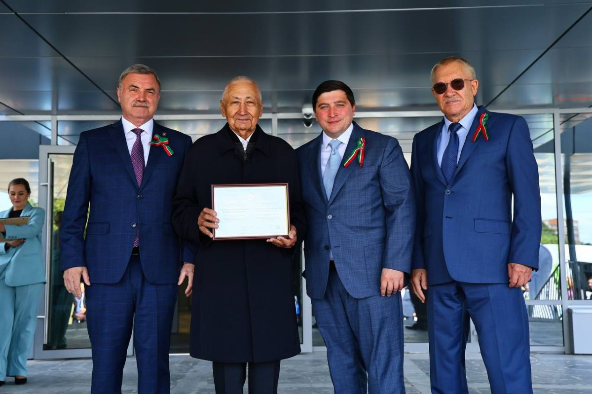 Ко Дню Республики Татарстан и 60-летию Нижнекамска открылся обновлённый автовокзал Ко Дню Республики Татарстан и 60-летию Нижнекамска открылся обновлённый автовокзал