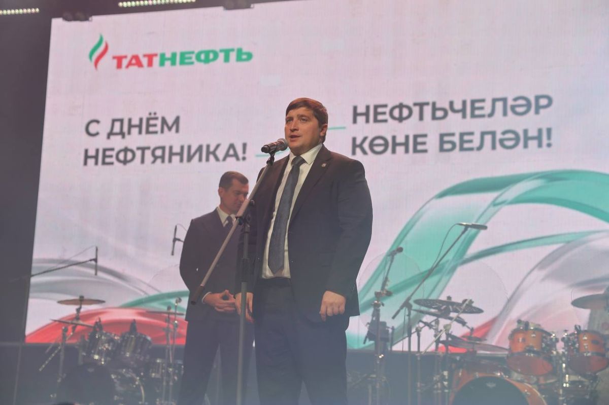 День нефтяника в Нижнекамске: традиции, которые объединяют поколения День нефтяника в Нижнекамске: традиции, которые объединяют поколения
