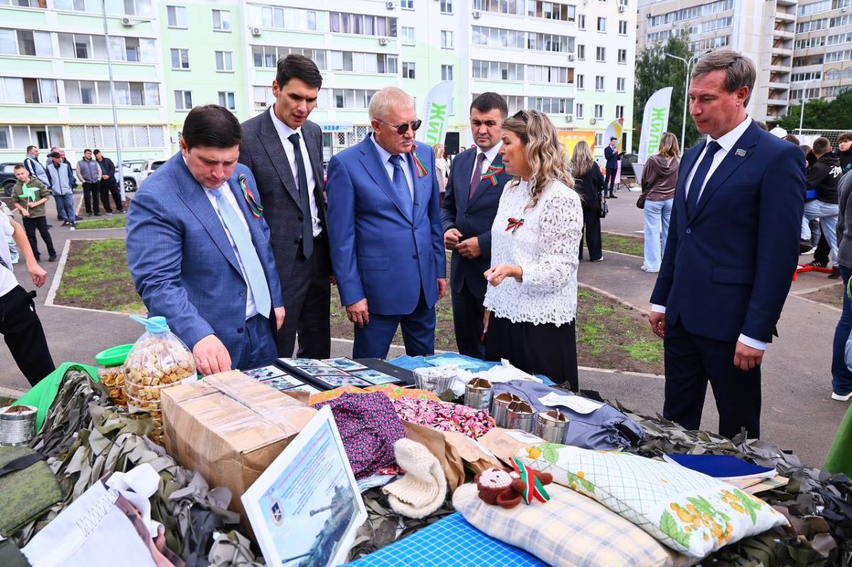 В Нижнекамске по программе «Наш двор» благоустроили территорию у домов на улице Гайнуллина В Нижнекамске по программе «Наш двор» благоустроили территорию у домов на улице Гайнуллина