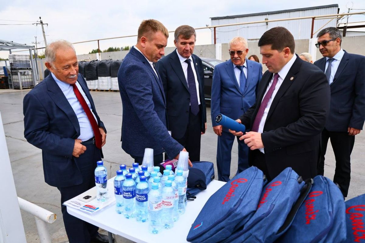 Заместитель Премьер-министра Татарстана Мидхат Шагиахметов посетил предприятие «Полимер Сервис» в Нижнекамске Заместитель Премьер-министра Татарстана Мидхат Шагиахметов посетил предприятие «Полимер Сервис» в Нижнекамске