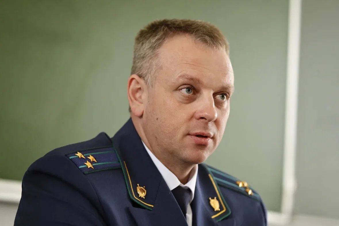 Начальник управления Генеральной прокуратуры Российской Федерации по Приволжскому федеральному округу Денис Воронин в ходе рабочей поездки в г. Казань принял участие в торжественной линейке, посвященной Дню знаний, в МБОУ... Начальник управления Генеральной прокуратуры Российской Федерации по Приволжскому федеральному округу Денис Воронин в ходе рабочей поездки в г. Казань принял участие в торжественной линейке, посвященной Дню знаний, в МБОУ...