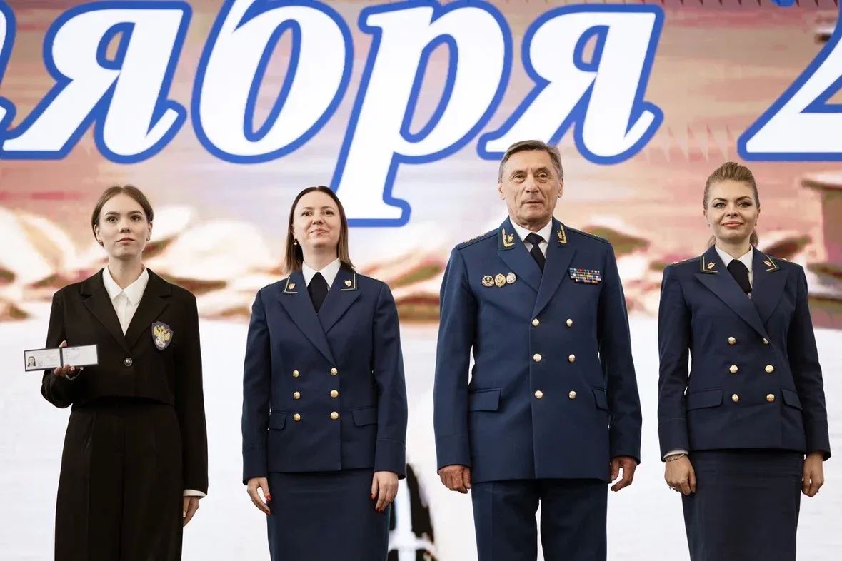 Сегодня, 1 сентября 2026 года, по поручению Генерального прокурора Российской Федерации Александра Гуцана его заместитель Николай Шишкин принял участие в торжественной церемонии посвящения в студенты Казанского юридического... Сегодня, 1 сентября 2026 года, по поручению Генерального прокурора Российской Федерации Александра Гуцана его заместитель Николай Шишкин принял участие в торжественной церемонии посвящения в студенты Казанского юридического...