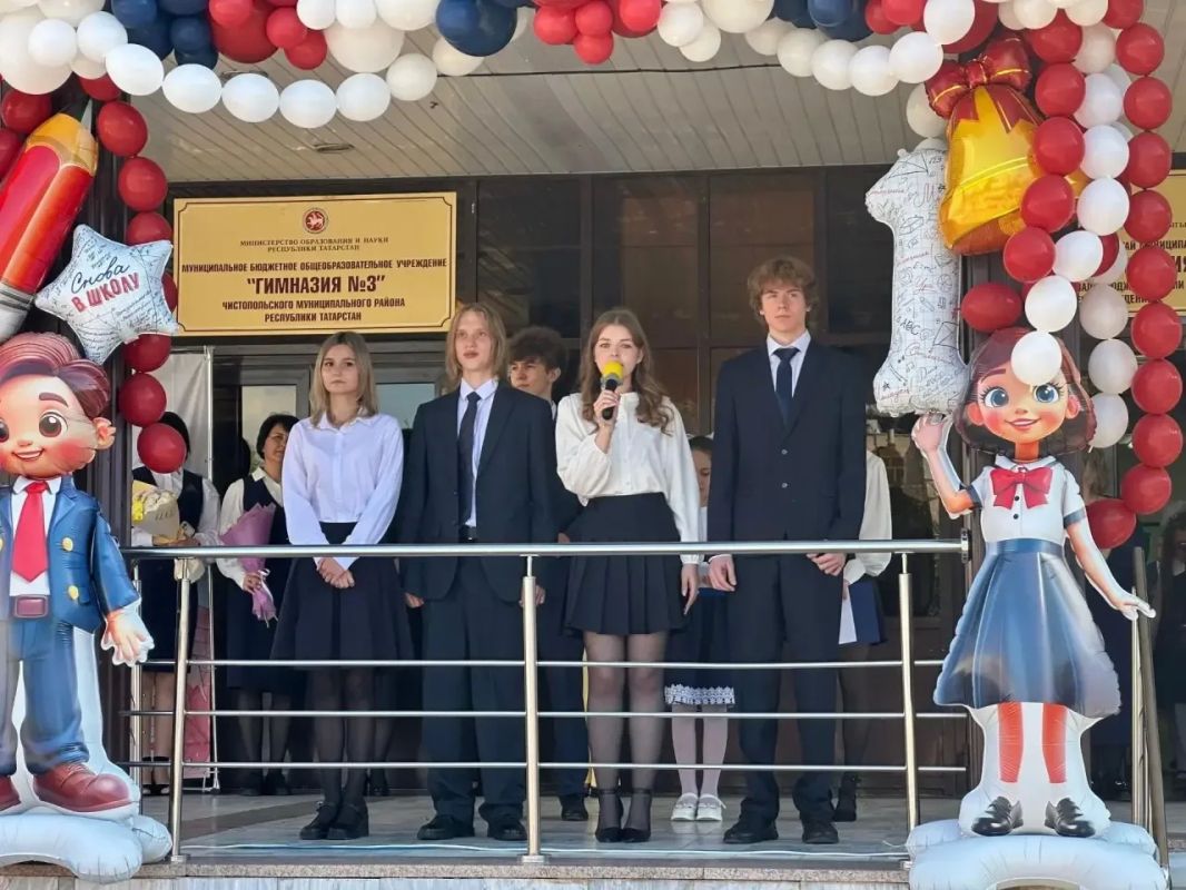 Вся лента сегодня — в белоснежных бантах и букетах! Вся лента сегодня — в белоснежных бантах и букетах!