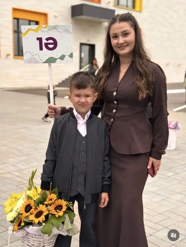 Вся лента сегодня — в белоснежных бантах и букетах! Вся лента сегодня — в белоснежных бантах и букетах!