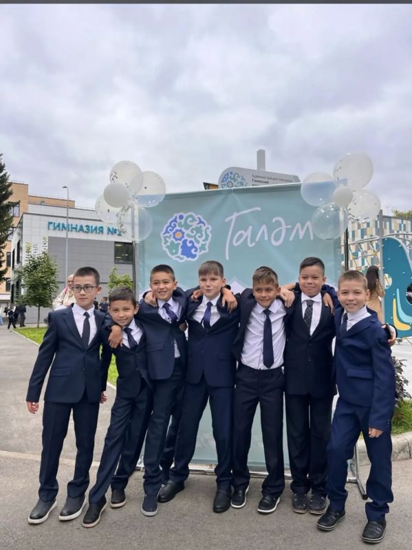 Вся лента сегодня — в белоснежных бантах и букетах! Вся лента сегодня — в белоснежных бантах и букетах!