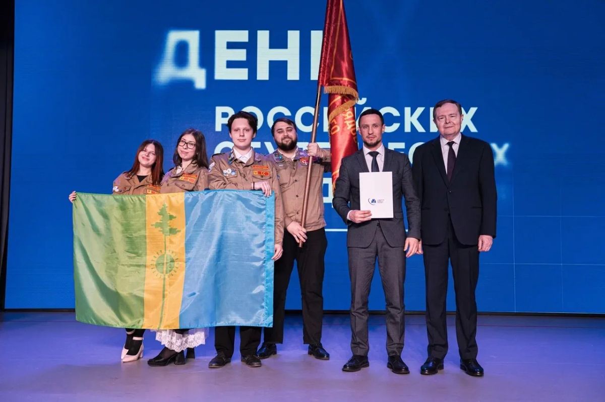 В Татарстане появилась новая награда для студенческих отрядов — переходящий вымпел Раиса республики