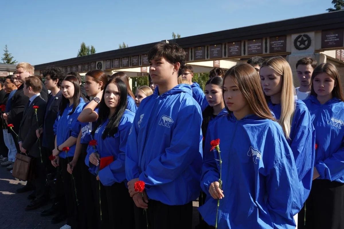 Молодежь Татарстана почтила память жертв терроризма Молодежь Татарстана почтила память жертв терроризма