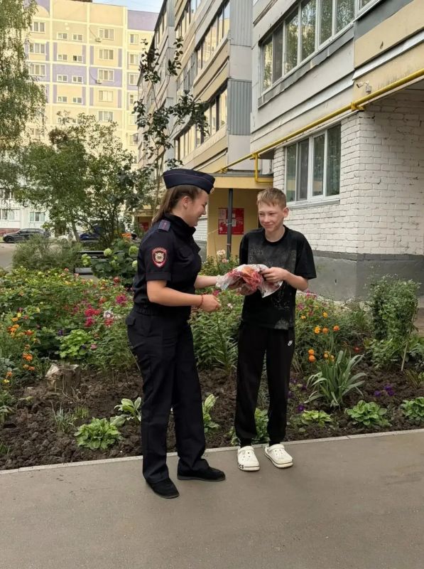 «Помоги собраться в школу»: полицейские Нижнекамска поддержали семьи в трудной ситуации «Помоги собраться в школу»: полицейские Нижнекамска поддержали семьи в трудной ситуации