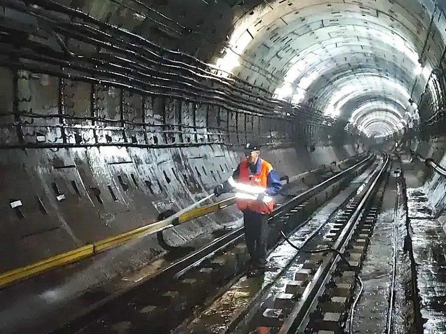 В казанском метро за две недели промыли более 12,5 км тоннелей