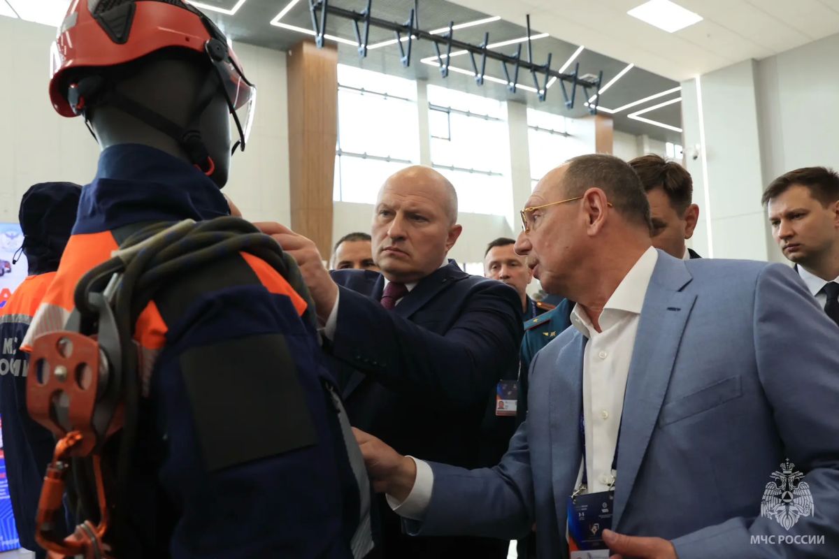 Глава МЧС России ознакомился с передовыми разработками подведомственных организаций МЧС России Глава МЧС России ознакомился с передовыми разработками подведомственных организаций МЧС России