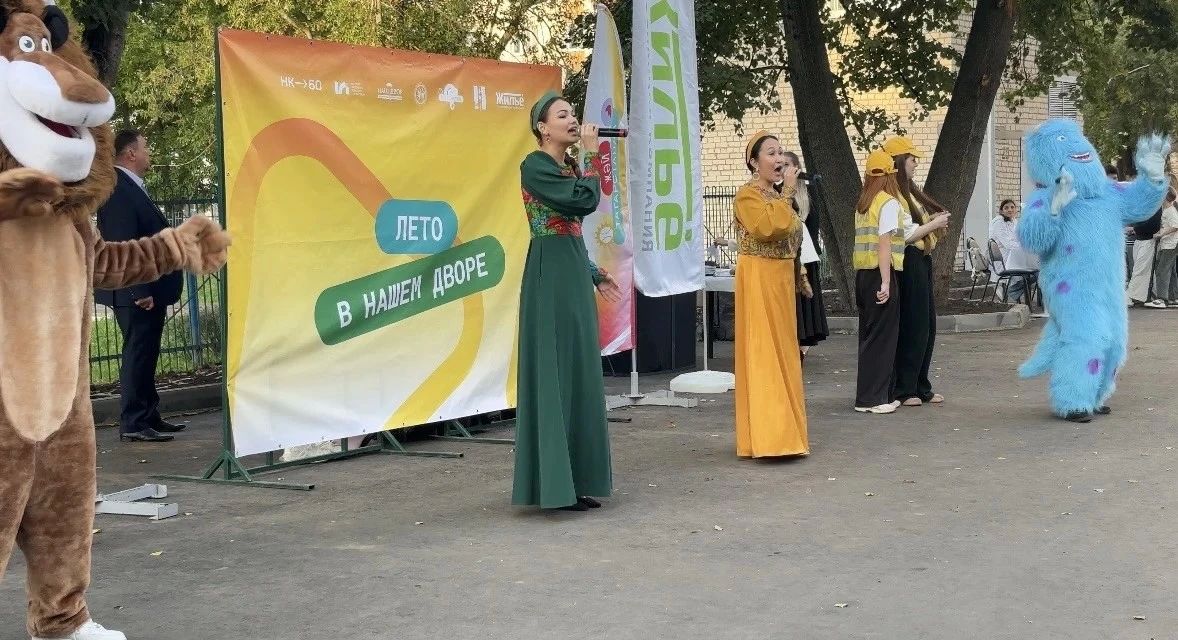 Во дворе дома №6 на улице Вокзальной прошел праздник по случаю завершения ремонта по республиканской программе Во дворе дома №6 на улице Вокзальной прошел праздник по случаю завершения ремонта по республиканской программе