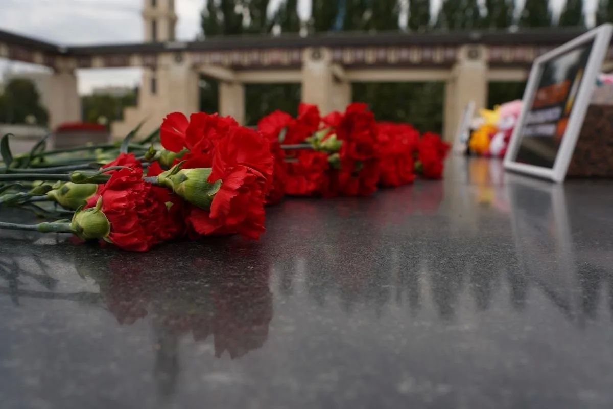 Молодежь Татарстана почтила память жертв терроризма Молодежь Татарстана почтила память жертв терроризма