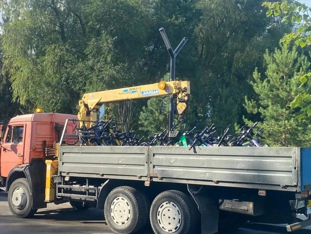 Полсотни электросамокатов эвакуировали из центра Казани Полсотни электросамокатов эвакуировали из центра Казани