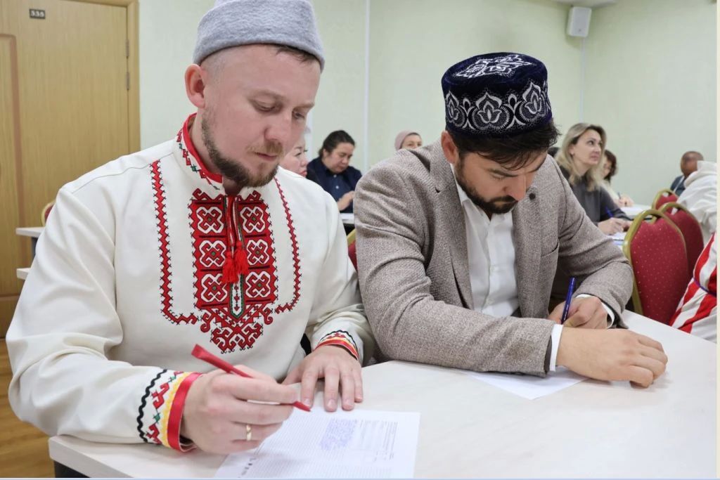 В Казани написали Всероссийский диктант в рамках просветительской акции «Россия – дом народов» В Казани написали Всероссийский диктант в рамках просветительской акции «Россия – дом народов»