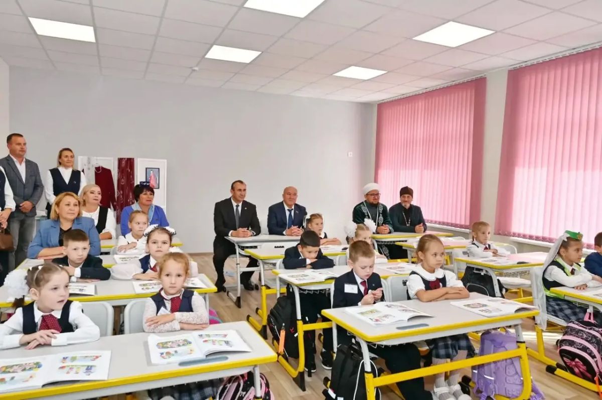 Марат Ахметов посетил обновленную школу в поселке Новый Тукаевского района Марат Ахметов посетил обновленную школу в поселке Новый Тукаевского района