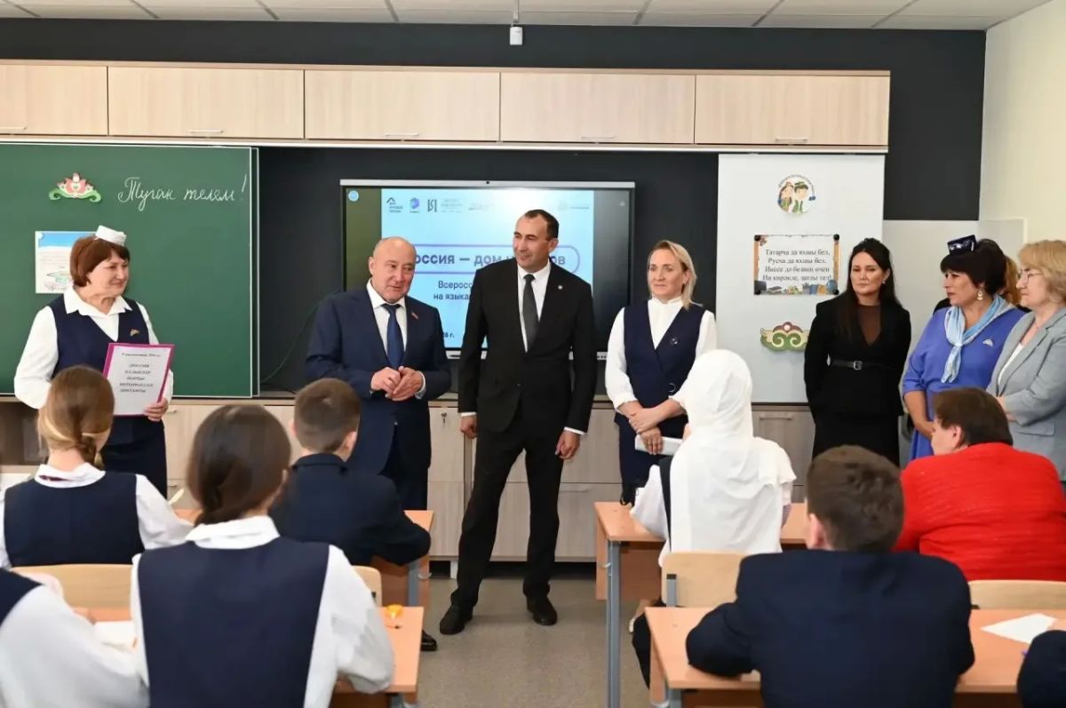 Марат Ахметов посетил обновленную школу в поселке Новый Тукаевского района Марат Ахметов посетил обновленную школу в поселке Новый Тукаевского района
