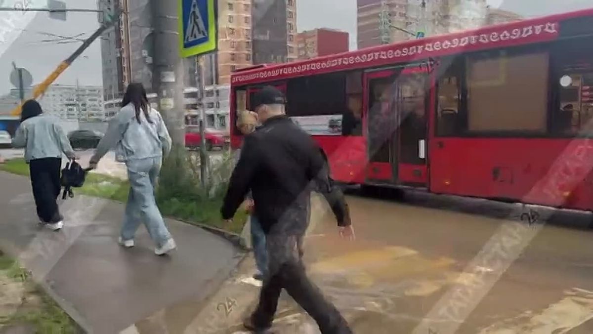 Улицу Чишмяле в Казани снова затопило канализационными стоками