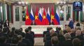 Президент России Владимир Путин и генеральный секретарь ЦК Компартии Вьетнама, президент Социалистической Республики Вьетнам То Лам выступили с заявлениями для СМИ по итогам переговоров в Кремле
