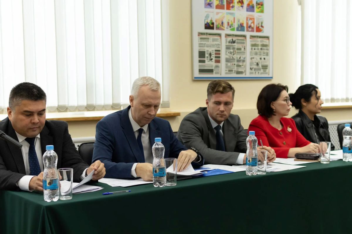 Сегодня под председательством первого заместителя прокурора Республики Татарстан Александра Чеховского состоялась выездная межведомственная рабочая группа по вопросам обеспечения трудовых прав граждан Сегодня под председательством первого заместителя прокурора Республики Татарстан Александра Чеховского состоялась выездная межведомственная рабочая группа по вопросам обеспечения трудовых прав граждан