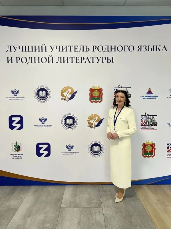 Напомним, что среди участников Всероссийского конкурса на звание лучшего учителя родного языка и литературы продолжается голосование в номинации "Общественное признание"