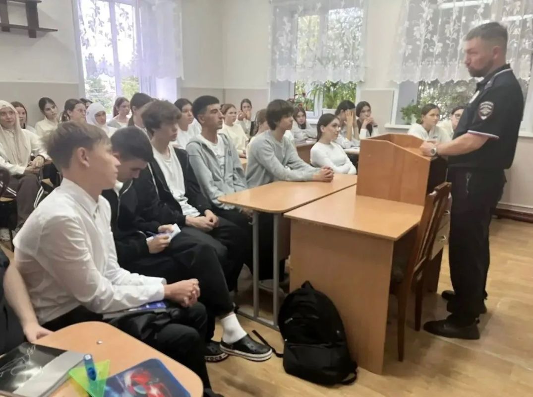 В Чистополе полицейские провели профилактическую беседу со студентами медколледжа