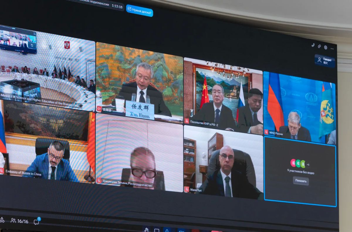 Россия и Китай продолжают укреплять сотрудничество в сфере образования Россия и Китай продолжают укреплять сотрудничество в сфере образования