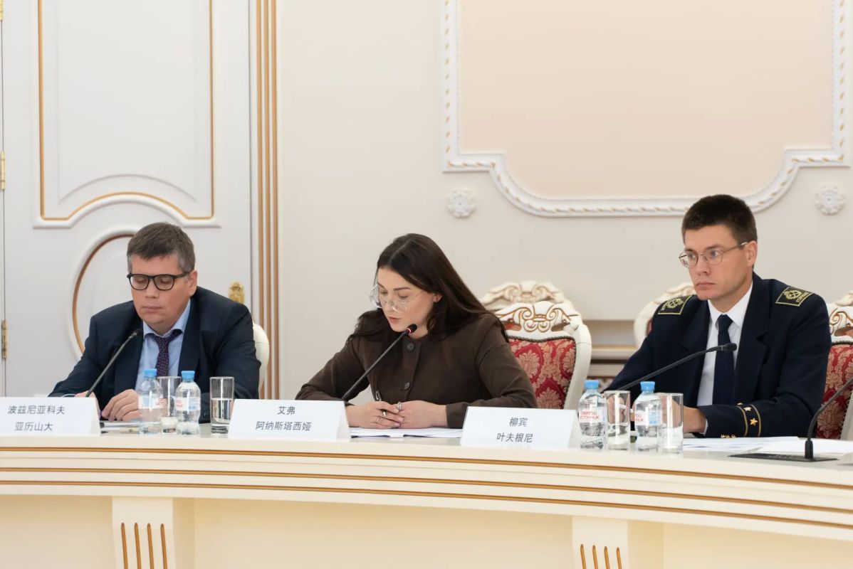 Россия и Китай продолжают укреплять сотрудничество в сфере образования Россия и Китай продолжают укреплять сотрудничество в сфере образования