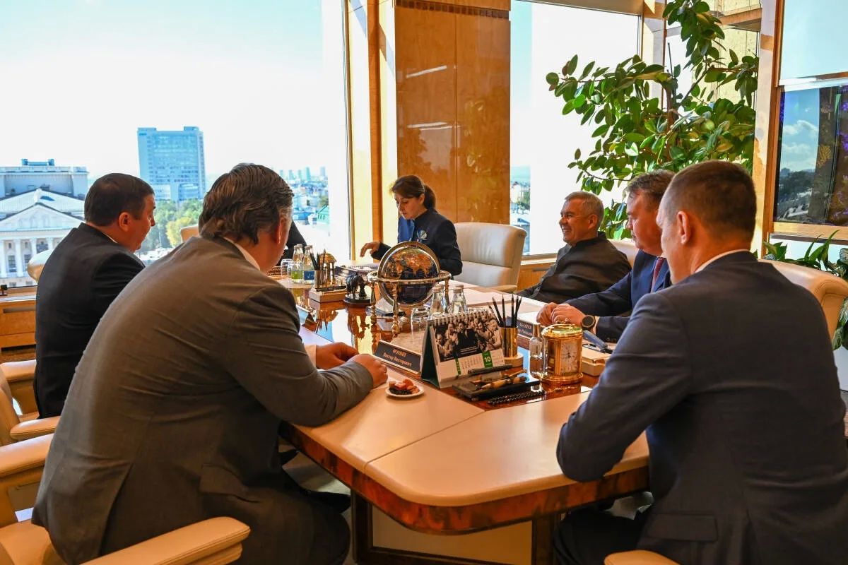 Рустам Минниханов обсудил сотрудничество с ректором Сеченовского университета Рустам Минниханов обсудил сотрудничество с ректором Сеченовского университета