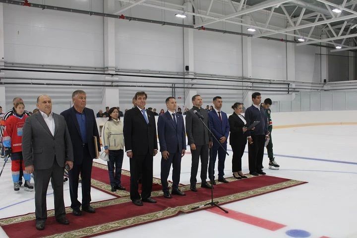 В Татарстане открыли три новые ледовые арены В Татарстане открыли три новые ледовые арены