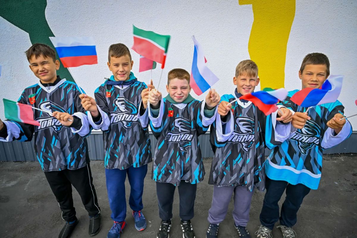 «Уверен, здесь будут расти будущие чемпионы и радовать нас новыми спортивными победами»: в четырех районах Татарстана открылись новые крытые футбольные манежи «Уверен, здесь будут расти будущие чемпионы и радовать нас новыми спортивными победами»: в четырех районах Татарстана открылись новые крытые футбольные манежи