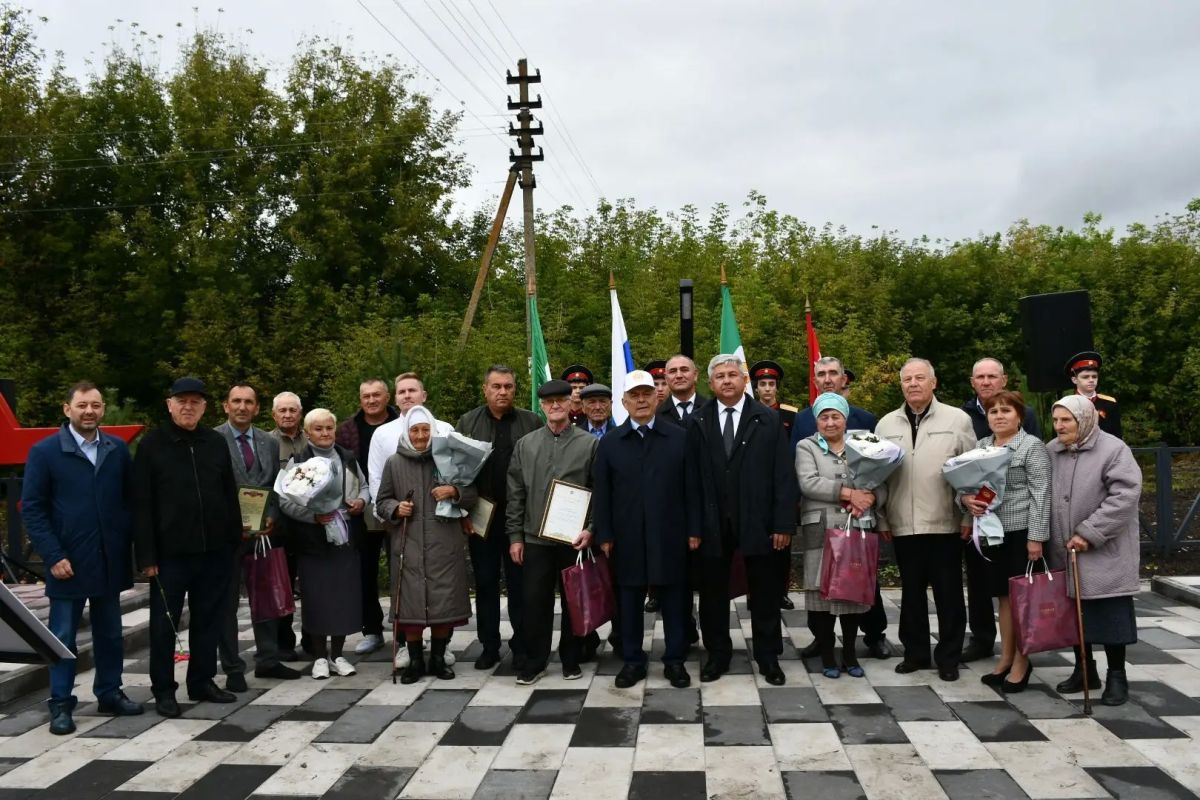 Сквер памяти открылся в селе Русское Азелеево Зеленодольского района РТ Сквер памяти открылся в селе Русское Азелеево Зеленодольского района РТ