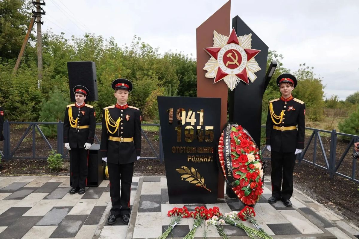 Сквер памяти открылся в селе Русское Азелеево Зеленодольского района РТ Сквер памяти открылся в селе Русское Азелеево Зеленодольского района РТ