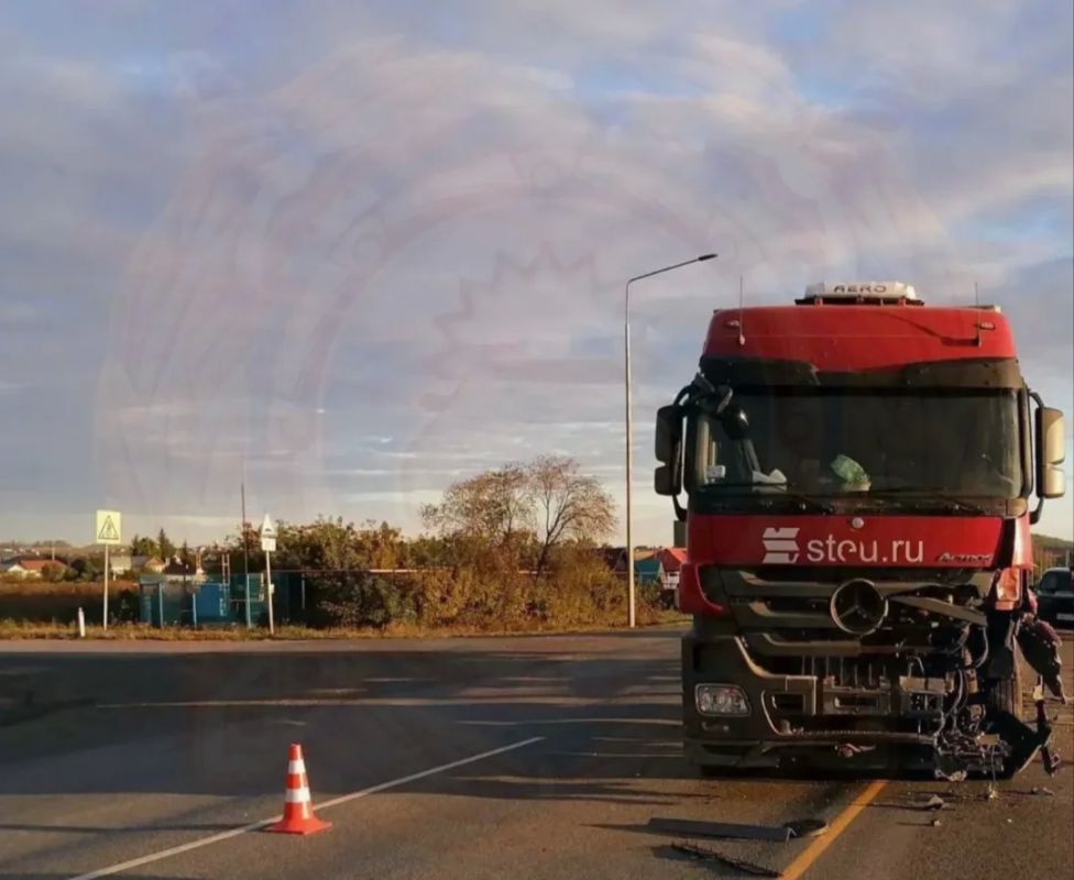 Сегодня в Буинском районе на 124 км автодороги Казань-Буинск-Ульяновск 63-летний водитель, управляя автомобилем Renault Duster, по предварительным данным, выезжая со второстепенной дороги, не предоставил преимущество... Сегодня в Буинском районе на 124 км автодороги Казань-Буинск-Ульяновск 63-летний водитель, управляя автомобилем Renault Duster, по предварительным данным, выезжая со второстепенной дороги, не предоставил преимущество...