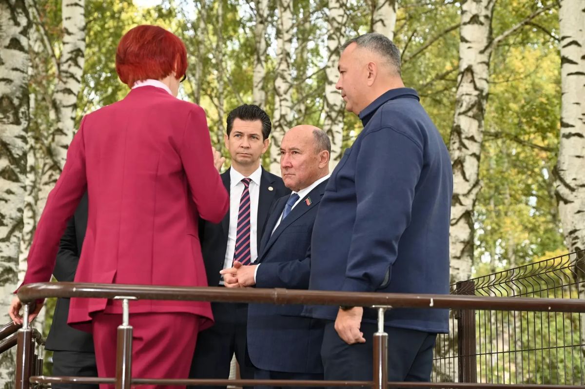 Марат Ахметов ознакомился с работой племенного предприятия в Высокогорском районе Марат Ахметов ознакомился с работой племенного предприятия в Высокогорском районе