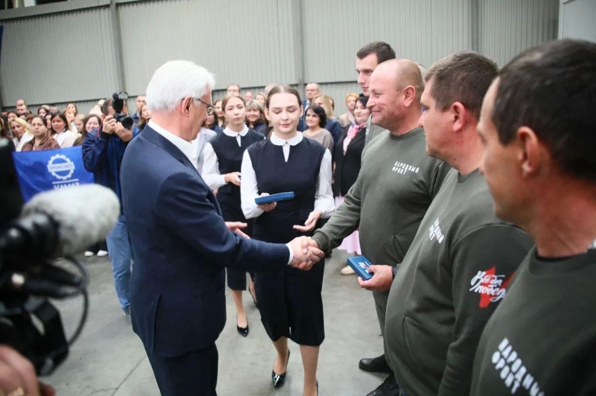 «КАМАЗ» передал Народному фронту новую партию техники для гуманитарной миссии «КАМАЗ» передал Народному фронту новую партию техники для гуманитарной миссии