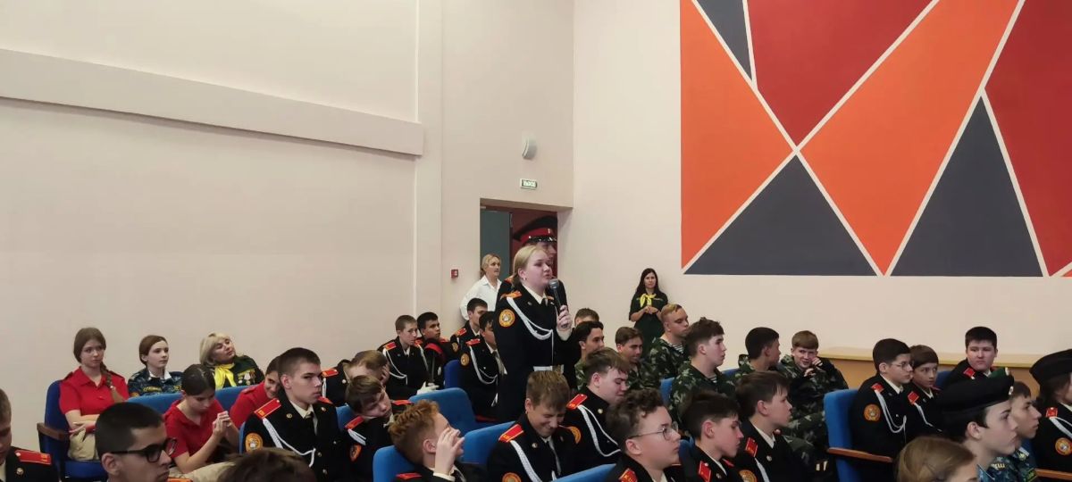 Кадеты школы №82 встретились с Героем России Александром Лапиным в рамках урока мужества Кадеты школы №82 встретились с Героем России Александром Лапиным в рамках урока мужества