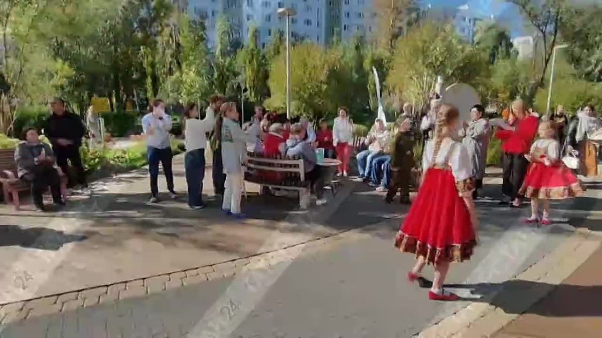 Рустам Минниханов открыл инклюзивный центр "Ярдэм" и осмотрел первую инклюзивную зону отдыха в Казани