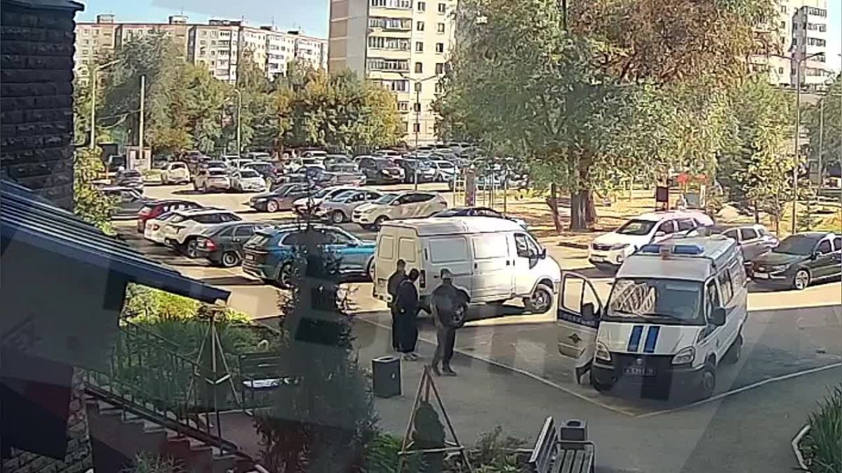 Девушка выпала с 9 этажа на Минской